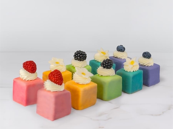 Cake petit four kleuren van het seizoen&nbsp;per 10
